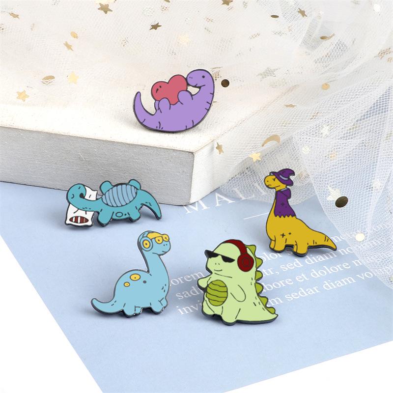 Creative Dinosaur Music Brooch: Cartoon Heart-Shaped Sleeping Design for Student Backpacks & Pendants