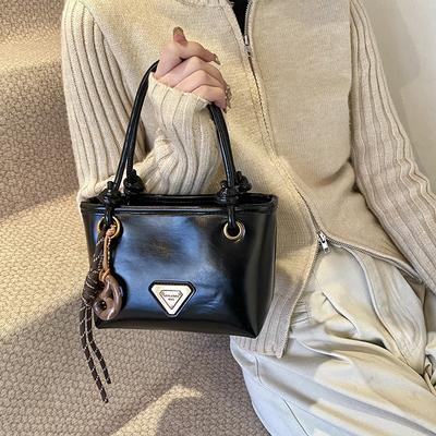 Autumn and Winter Fashion Hand-carried Bucket Bag Women's Retro High-end Sense Versatile Shoulder Bag Niche Casual Women's Bag