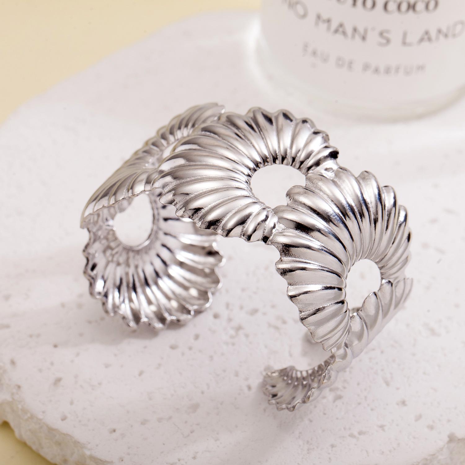 

TOHM Ретро Цветочный Открытый Браслет из Нержавеющей Стали - Женская Преувеличенная Мода, Легкая Роскошь, Заявление Ювелирные Изделия