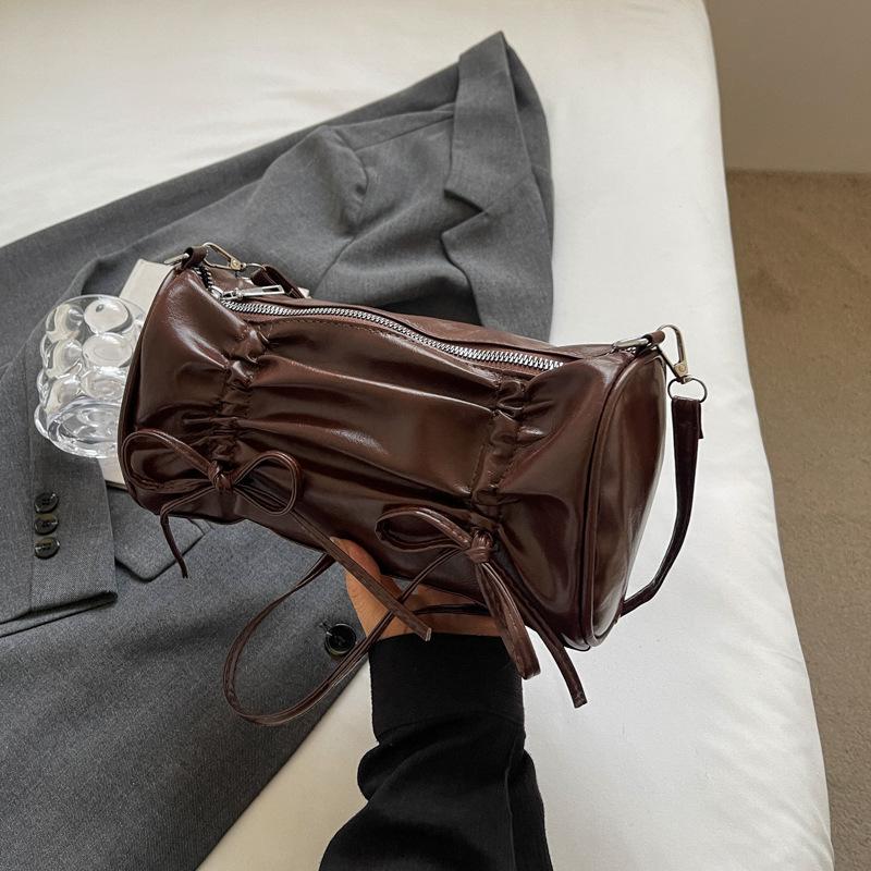 

Sweet Bow Pillow Bag Ladies 2025 New Fashion Messenger Bag Versatile Large Capacity Shoulder Underarm Bag темно-коричневого