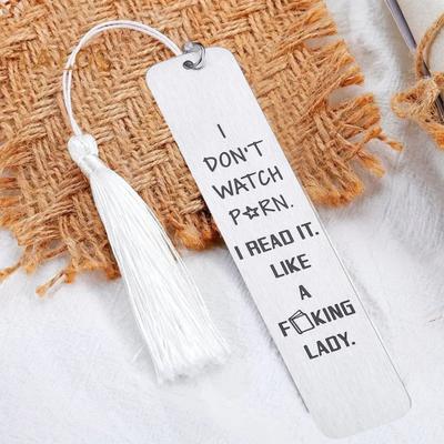 Kazınmış Metal Ayraç Hediye Porno İzlemiyorum Püsküllü Kolye Ucu ile Paslanmaz Çelik Kitap Ayracı Kitap Kurtları için Hediyeler Erkekler Kadınlar Okuma Severler