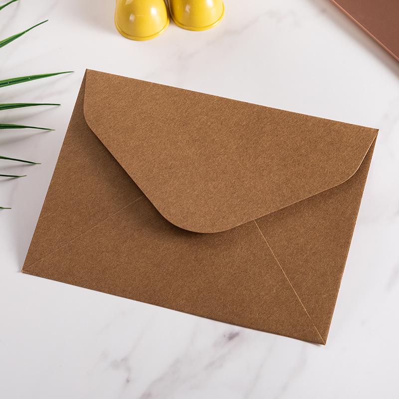 Cashmere Lined Envelopes: Special Paper for Invitations, Postcards, and Retro-Style Triangular Designs