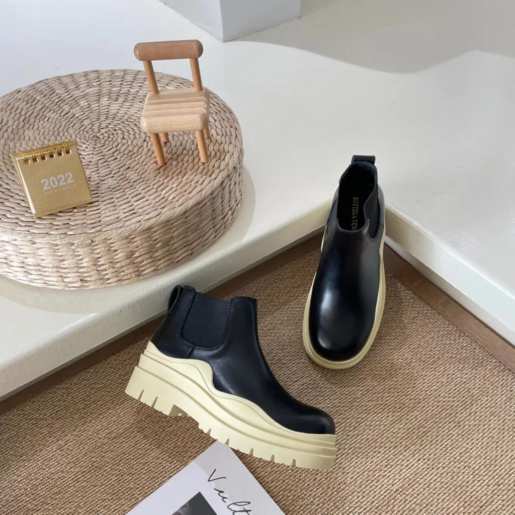 Fashion 2025 New Chelsea Boots Women/man Couple Models Platform Mid Boots Round Toe Slip On Rain Boots Leather Fashion Large Size Shoes