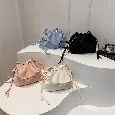 Módní pletená dámská taška do ruky pro ženy v létě Nová jednoduchá taška typu kbelík Módní sladký styl Crossbody taška
