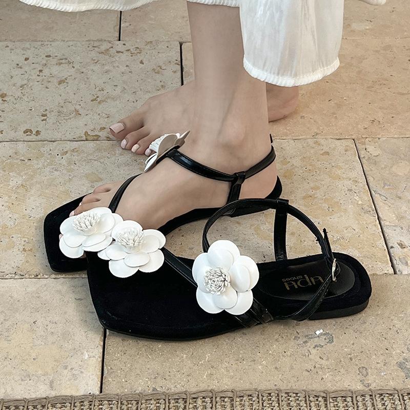Internet celebrity explosion high sense retro word sandals female 2025 new summer wear fairy style French sandals