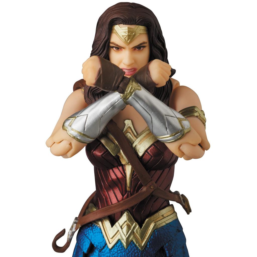 Figurine d'action MAFEX WONDER WOMAN ABS peinte « Wonder Woman » sans échelle & ATBC-PVC