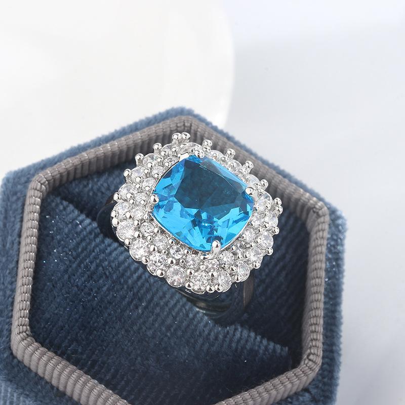 Retro Temperament Ring for Women's Simulation Full Diamond Sapphire Ring Light Luxury Aquamarine Zircon
