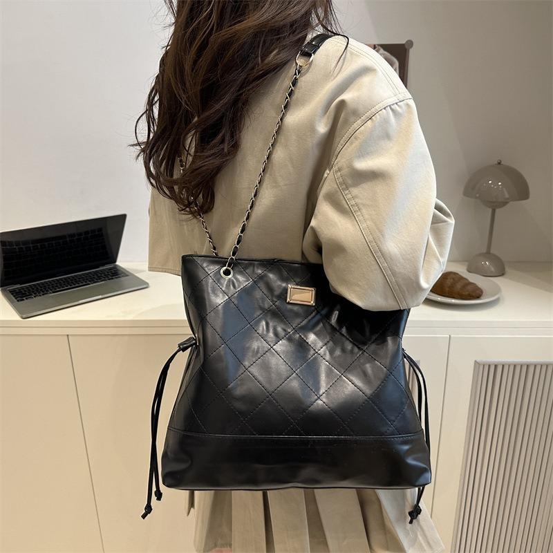 Retro High-value Diamond Chain Bag Women's New Autumn Simple Bucket Bag Large-capacity Shoulder Bag