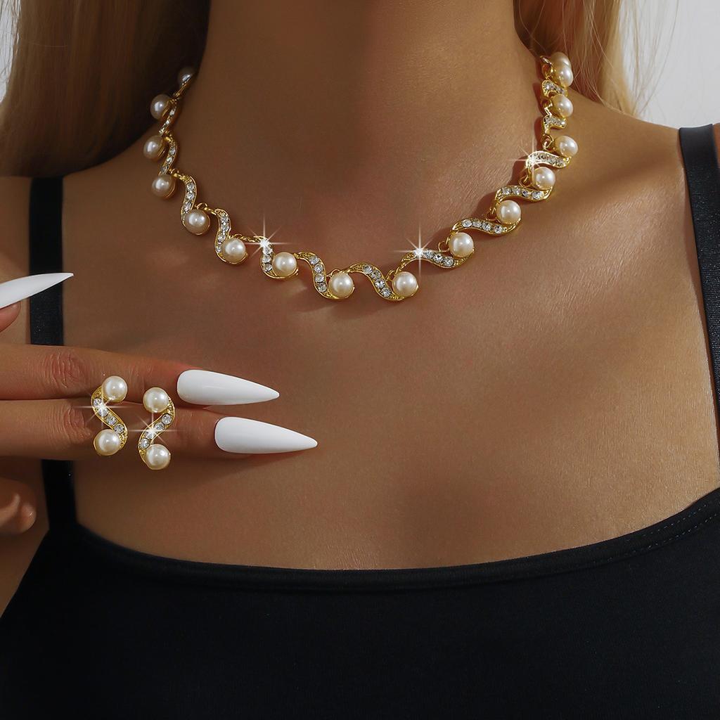 2026 Exquisite Pearl Rhinestone Necklace Earrings Set Simple Versatile Clavicle Chain Neck Chain Dress Accessories