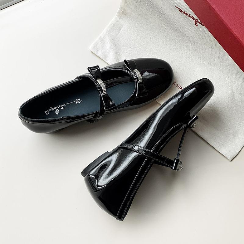 

Новая модная модная одинарная обувь женская с круглым носком на низком каблуке нескользящая подошва из говяжьей кожи закрывающая ногу кожаная женская обувь носить маленькие кожаные туфли в 39 чёрный