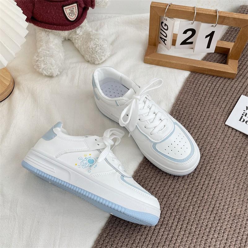 Women's shoes astronaut little white shoes women's 2025 new spring and autumn breathable platform sports and leisure board shoes ins tide