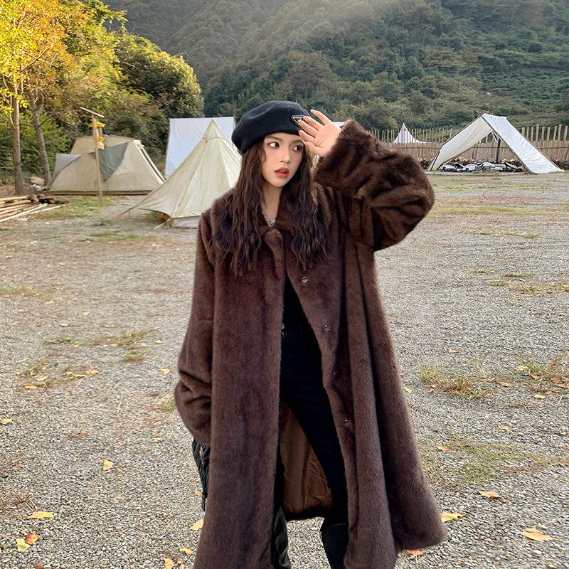 Brązowy, długi, sięgający za kolano płaszcz z futra norek, z klapami, zagęszczony, wysoki, ekologiczny płaszcz z futra