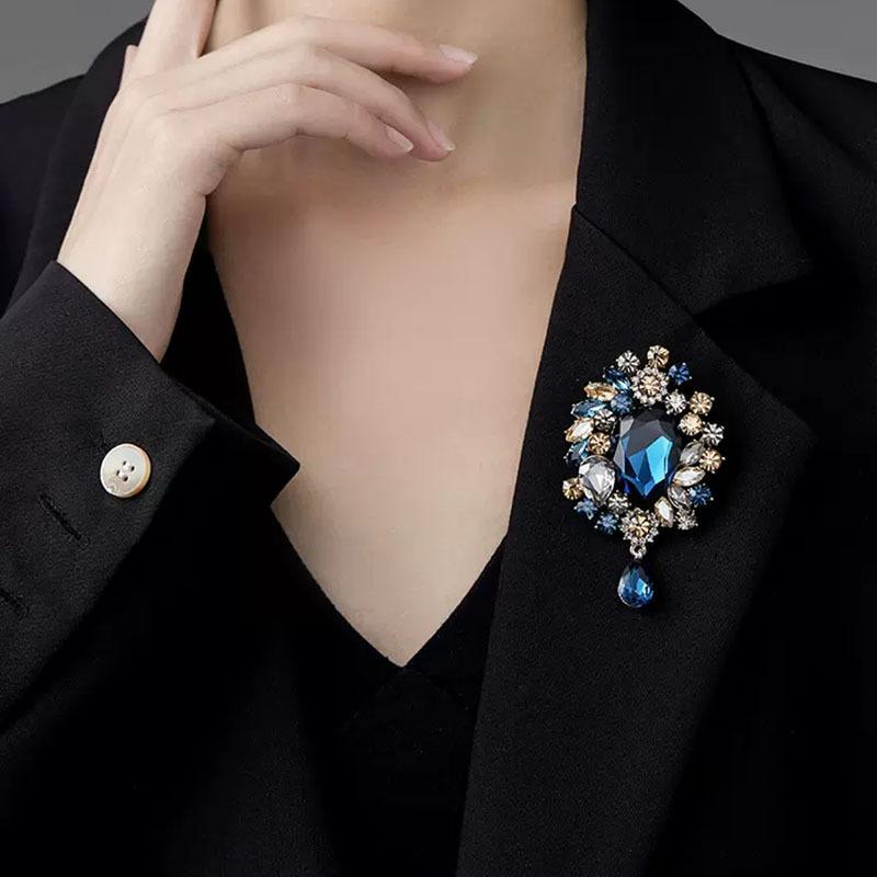 Mode Brosche Weibliche Vielseitig Gericht Vintage Kristall Brosche Mode Persönlichkeit Blume Pin Zubehör Flut