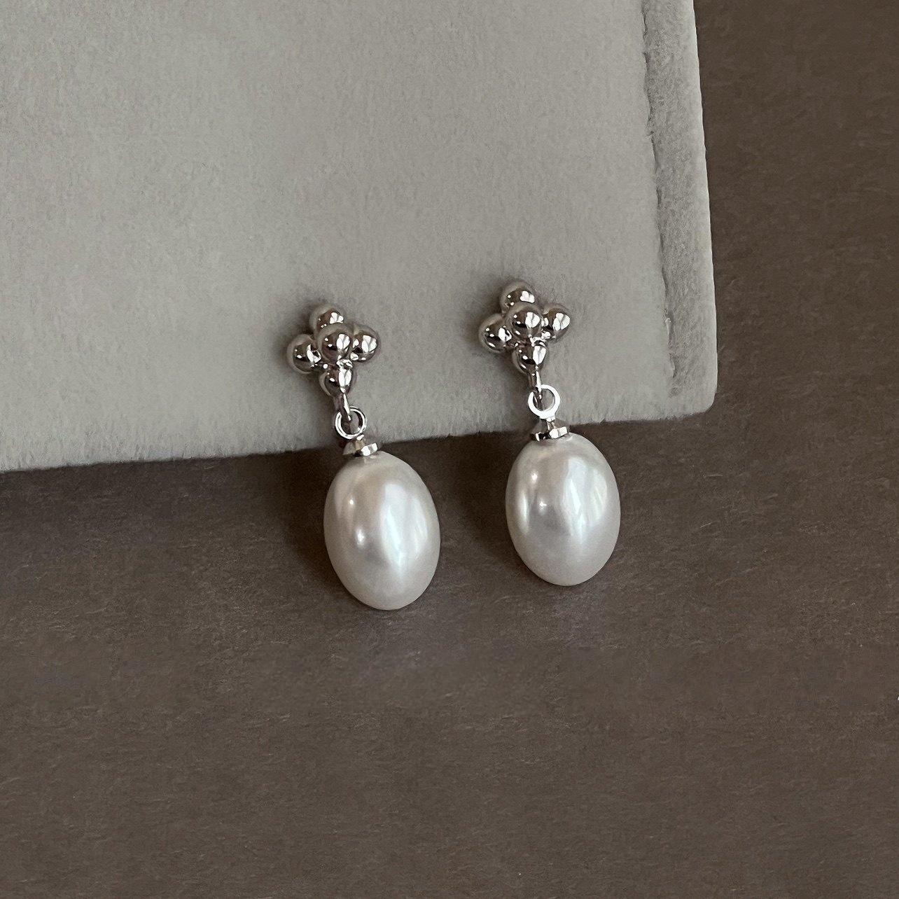 French Retro Floral Faux Pearl Stud Earrings for Women - 2026 Trendy Design Ear Pendants