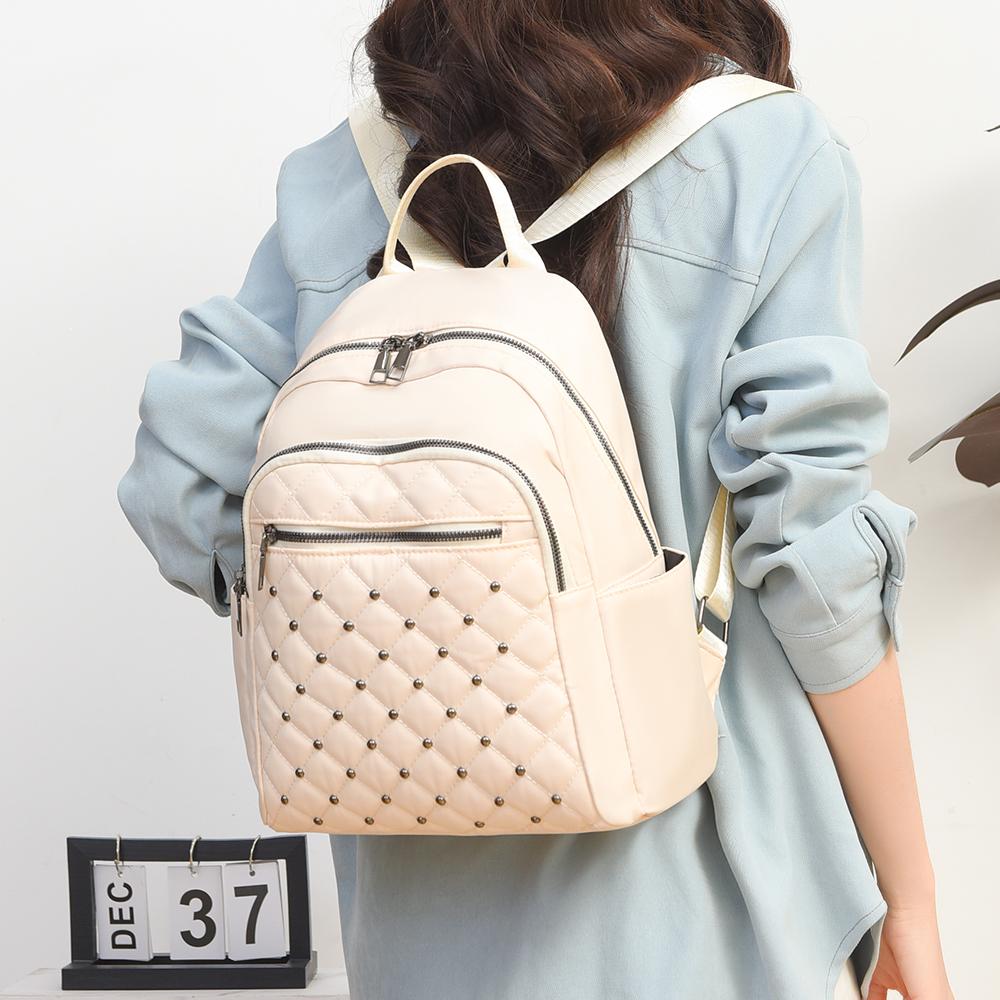 Women's Large Capacity Backpack Rhomboid Rivet Backpack