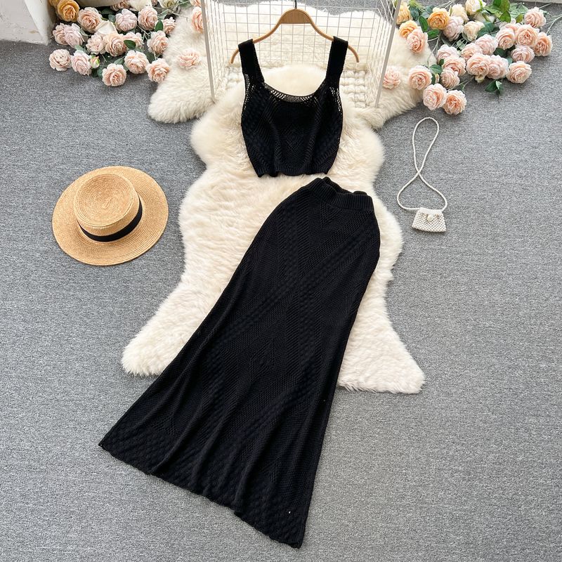 

Женский летний вязаный костюм-майка с жаккардовым узором и вырезами Black All yards