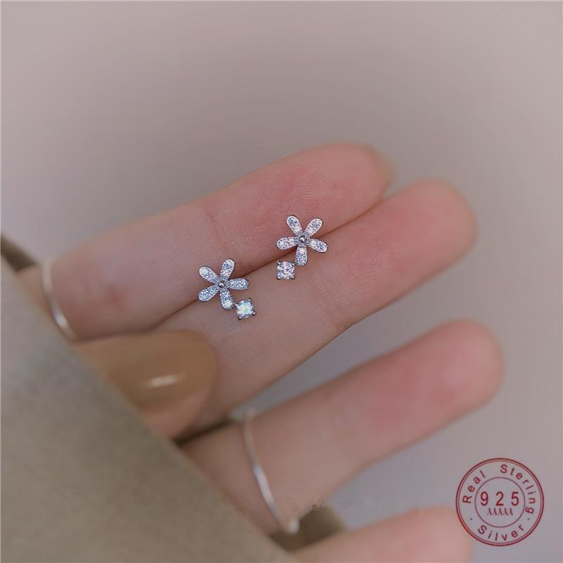 

Женские серьги-гвоздики из стерлингового серебра 925 пробы с корейским кристаллом и цветочным покрытием из 14-каратного золота, маленькие свежие дикие повседневные ювелирные аксессуары золотой