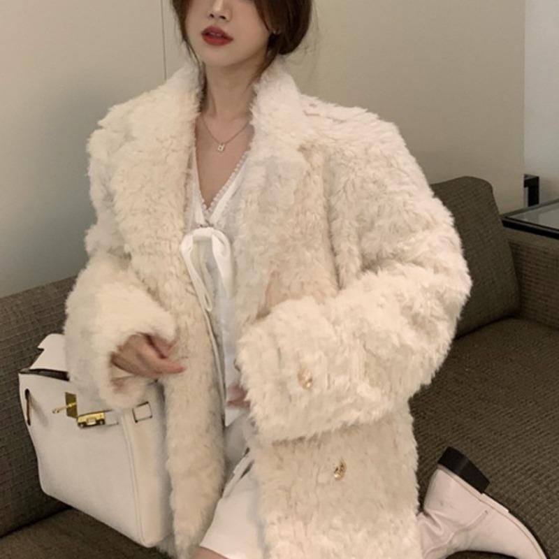 Lamb wool coat women's high-end retro wool coat top autumn and winter tide