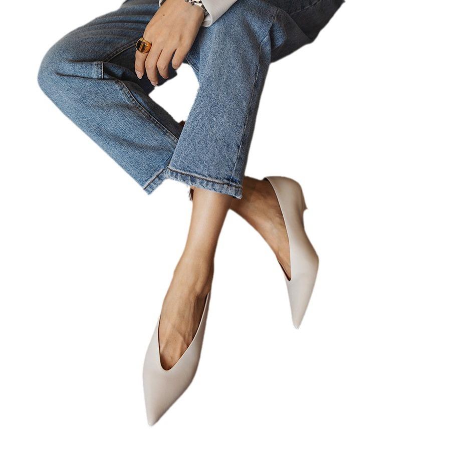 Advanced Temperament Niche~ 2025 Early Spring New Models, Pointed Head Deep V Kitten Heel Single Shoes Patent Leather Short Heel Women's Shoes