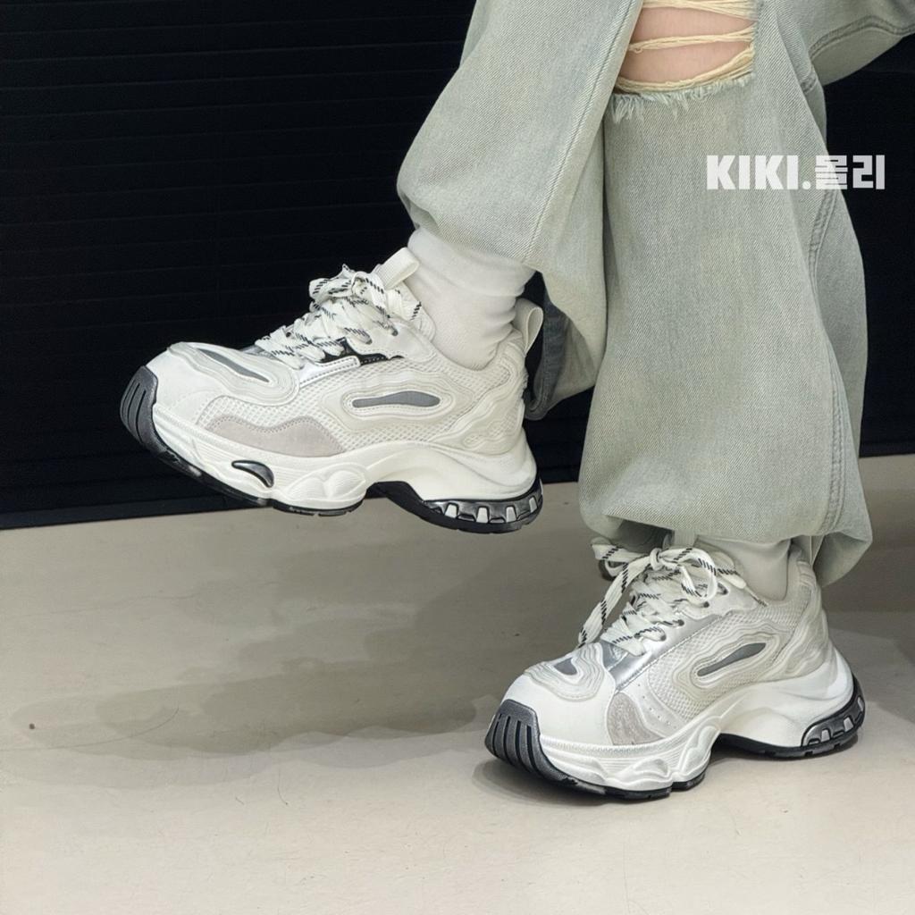 Korean Version of Niche Design Sense 2025 Early Autumn New Retro Old Thick Sole Heightening Casual Sports Dad Shoes Women's Tide