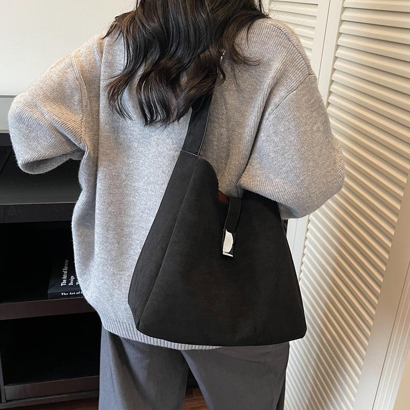 Large capacity commuter tote bag women's 2025 new autumn and winter premium sense retro suede going out shoulder bag