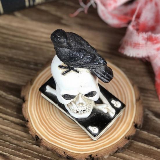 Retro Desktop Landscaping Mystical Raven on Skull Statue, Gothic Crow Perching Figurine Vintage Style Statue with Book, Spooky Halloween Resin