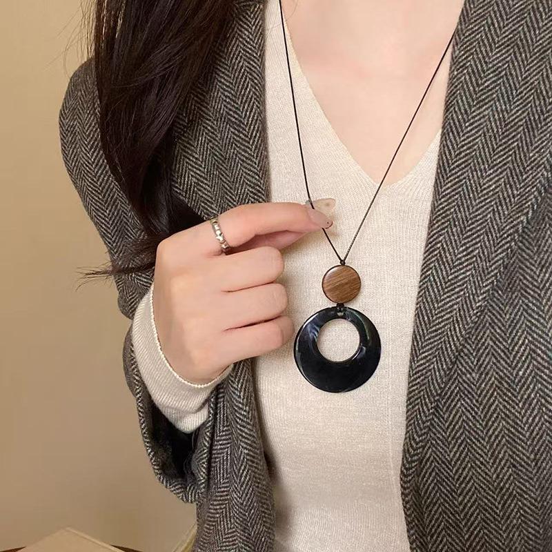 Retro Autumn and Winter Long Necklace Women's High-end Sweater Chain Niche Design Accessories