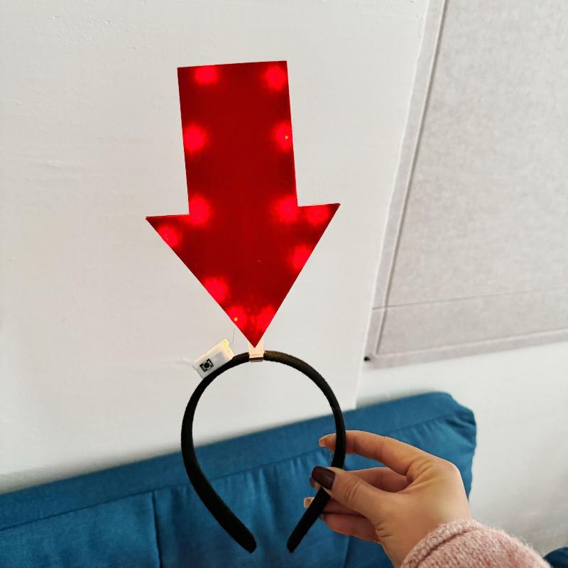 Jedinečná čelenka se šipkovým světlem Zábavná čelenka s otazníkem Vánoční drobnosti Dívčí pokrývka hlavy Sváteční obruč do vlasů Kostýmová ozdoba hlavy