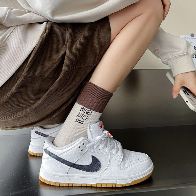 fsn176_Tone-on-tone smile embroidered ribbed socks black