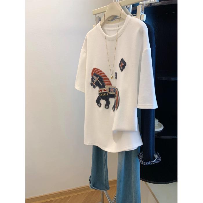 Plus Size Spring/Summer 2026 Embroidered Horse Tee - Women's Loose Short Sleeve Casual Top