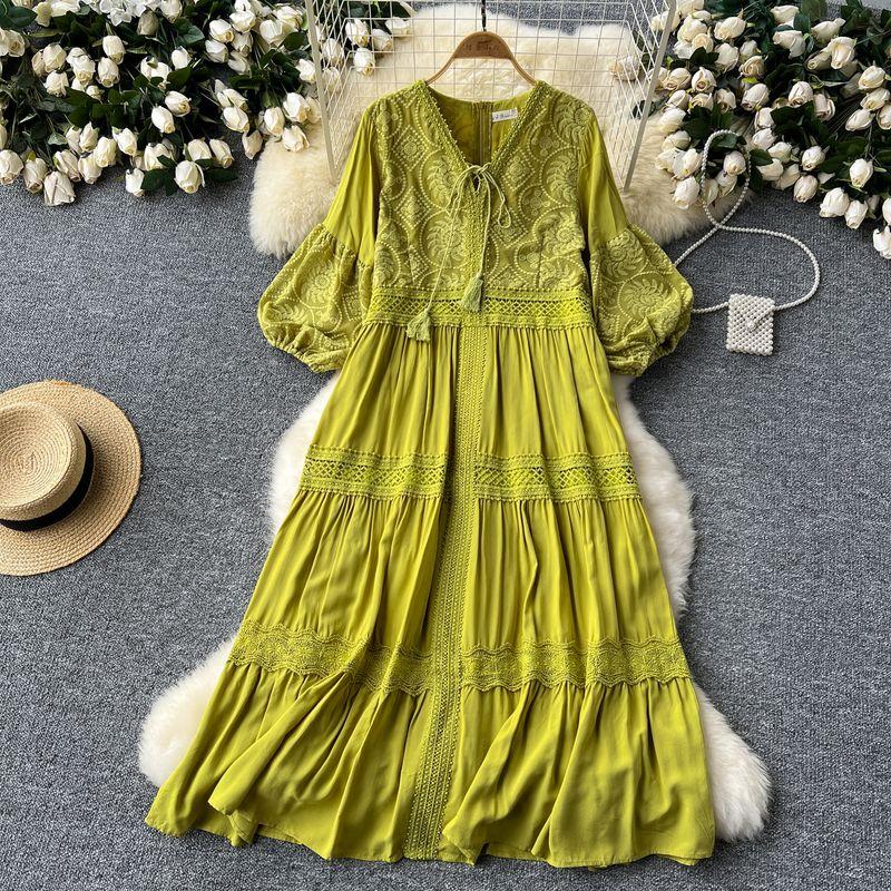 

Vintage V-neck Lantern Sleeve Lace Stitching A- line Dress Green One size