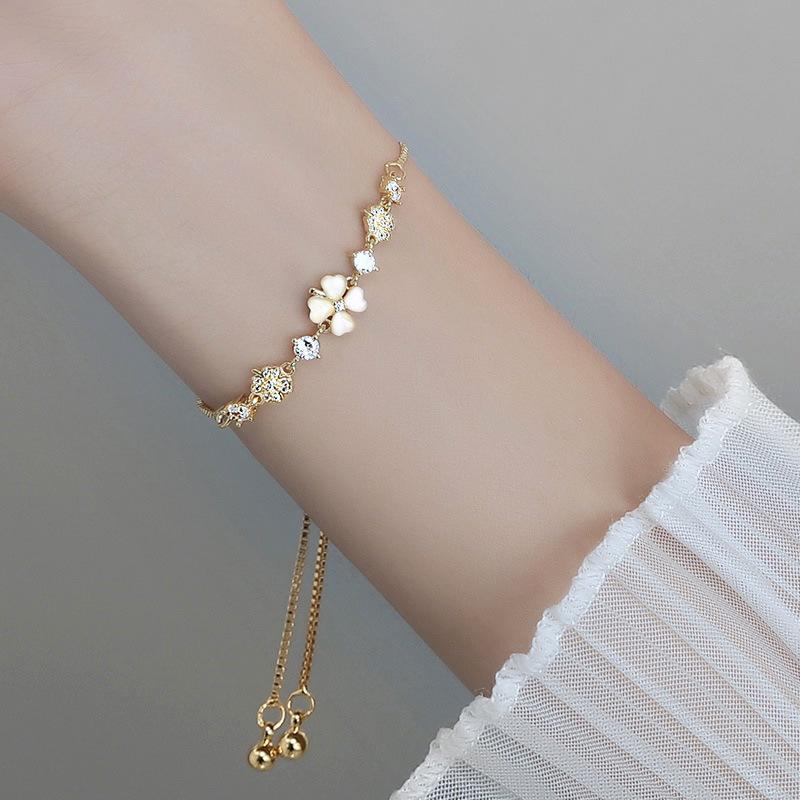 Женский браслет с цирконами в виде четырехлистника - 2026 Минималистичный дизайн