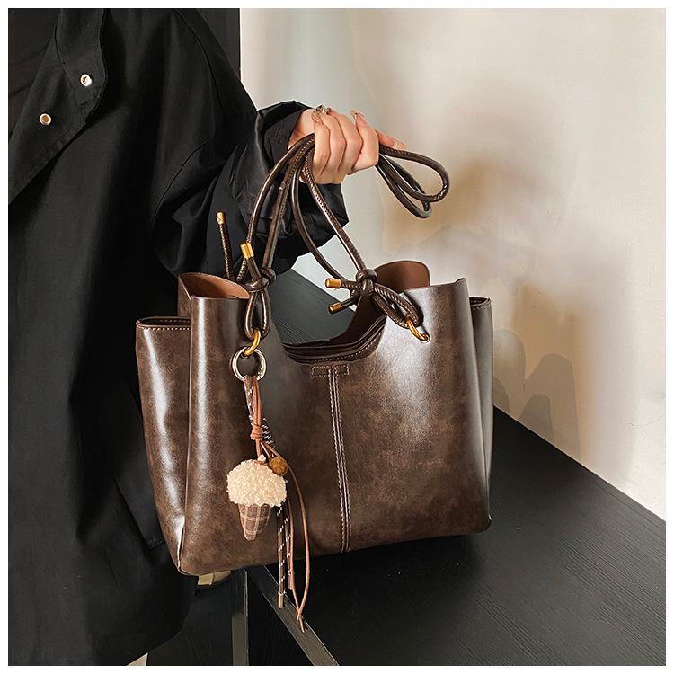 Women's Large Capacity Retro Shoulder Tote - 2025 Spring/Summer Fashion
