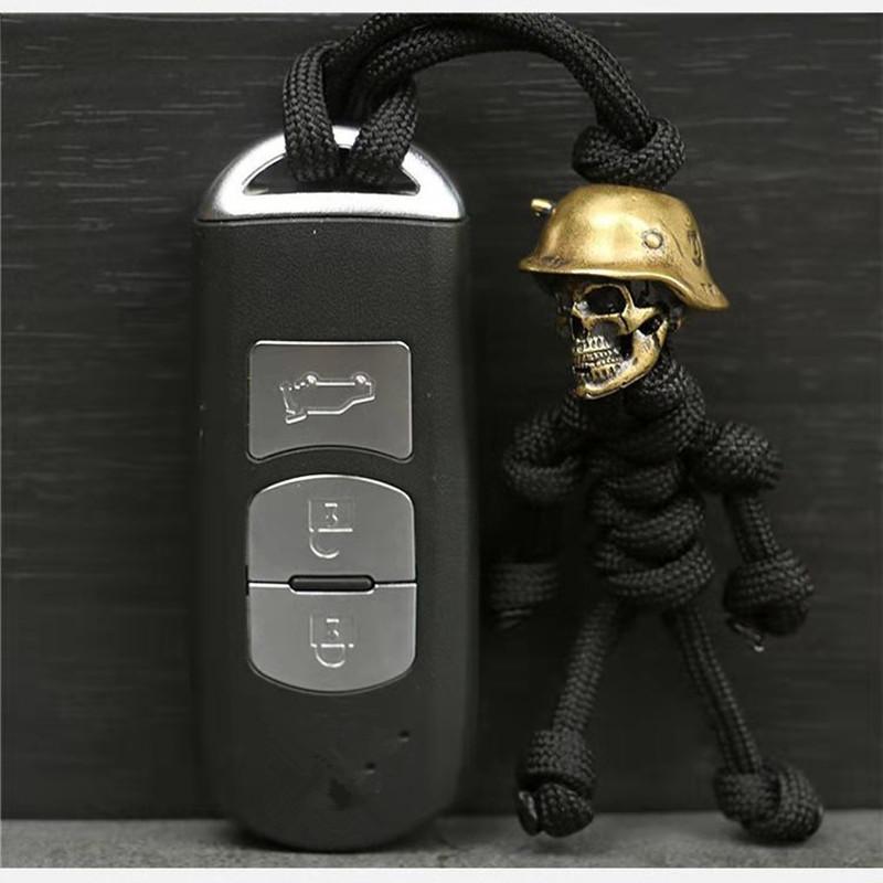 1PC Schädel Kopf Schlüsselanhänger Auto Biker Helm Anhänger Schlüsselanhänger geflochten Seil Paracord Buddy Bag hängen Rucksack Puppe Spielzeug