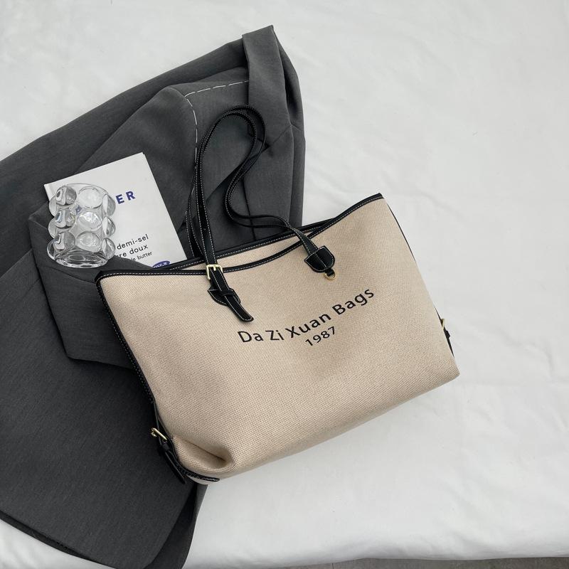 

Popular bags women s large capacity 2025 new fashion versatile canvas shoulder shopping bag class commuter tote bag чёрный