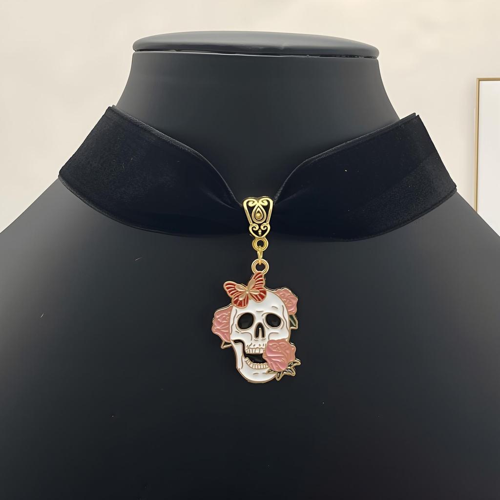 Gothic Winged Skull Heart Pendant Velvet Choker Necklace