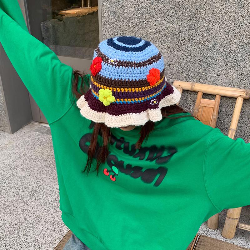 Niche hand-hooked wool contrasting color striped wool hat for men and women, small face in autumn and winter, versatile knitted basin hat