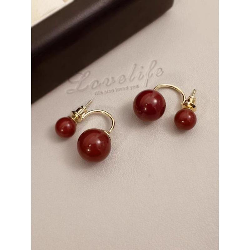 

Silver needle red pearl earrings for women, one pair of temperament French stud earrings. красный