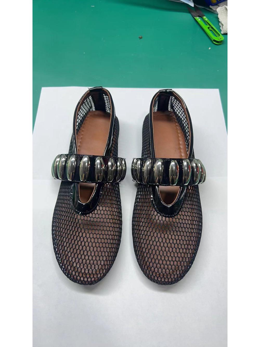 

2024 Европейские и американские балетки с круглой головкой и пряжкой из сетки с широкими ремешками: Новые сандалии Hollow Mary Jane 36 чёрный