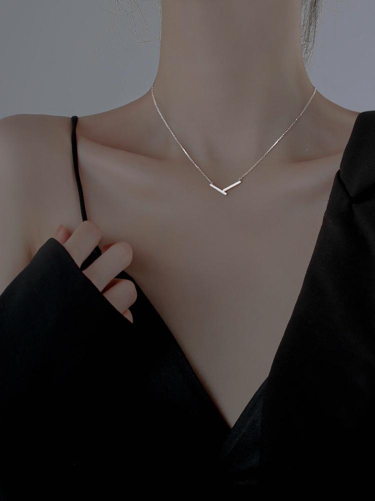 Women's Gold-Plated Geometric Clavicle Necklace - 2022 High-End, Simple Design