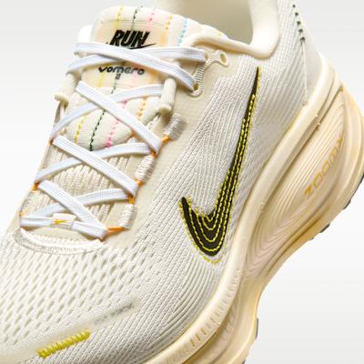 Nike Vomero 18 Comfortable Running Shoes Women's Beige