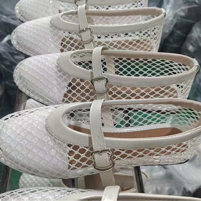 Schuhe in Übergröße, Ausgeschnittene Sandalen, Damen Flach, Zehenkappe mit einem Knopf