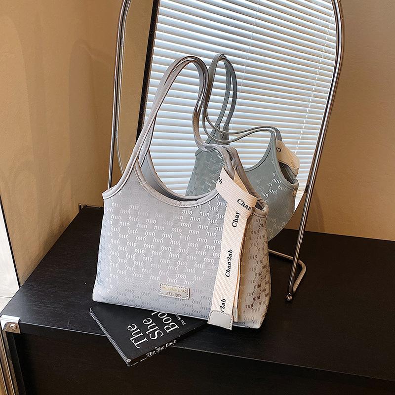 Large-capacity bag women's new fashionable and versatile summer shoulder underarm bag casual commuter tote bag