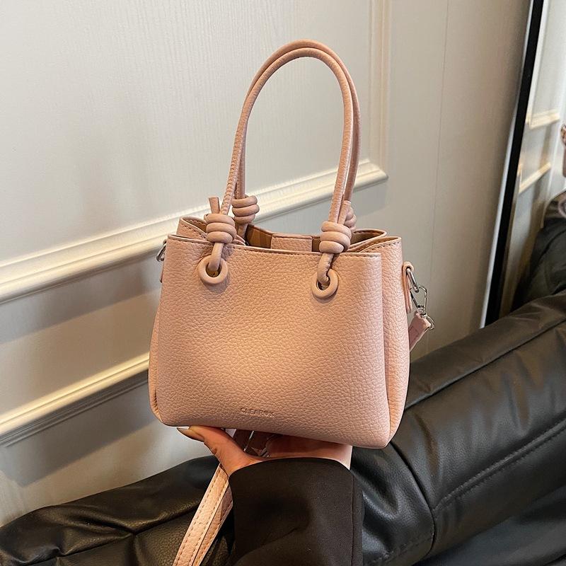 Portable versatile casual bucket bag 2025 spring new Korean version fashion high-end shoulder bag commuter messenger bag