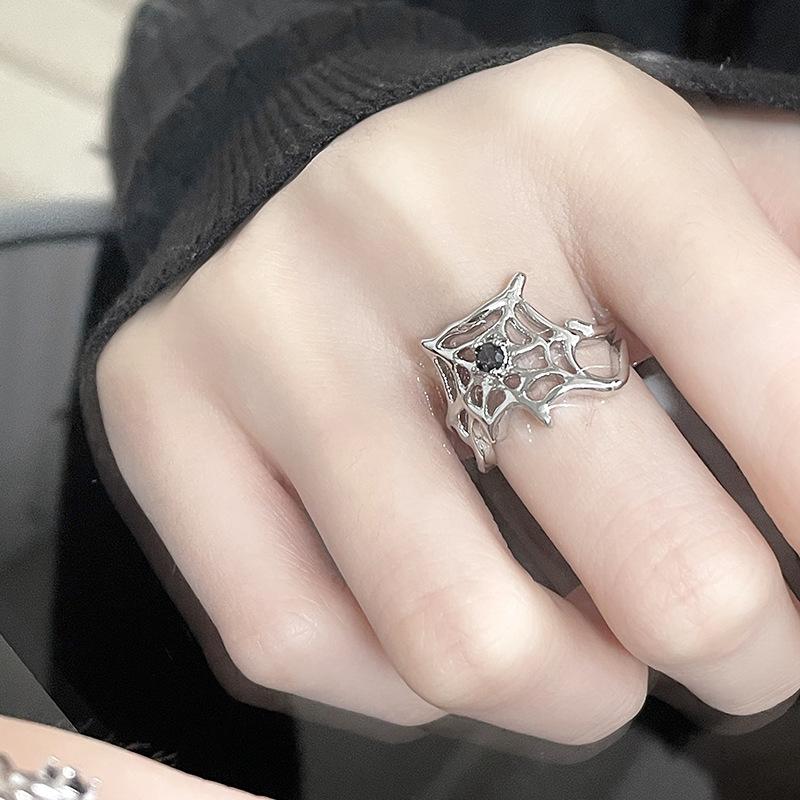 Niche Design Sense Light Luxury Cold Wind Spider Combination Black Gemstone Ring Women'S Personality Fashion Open Ring