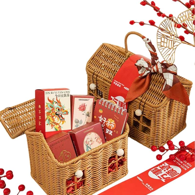 Natural PP Materials User Friendly Woven Hand Basket Highly Durable for Homes Organization Picnics Essential and Gift Packaging