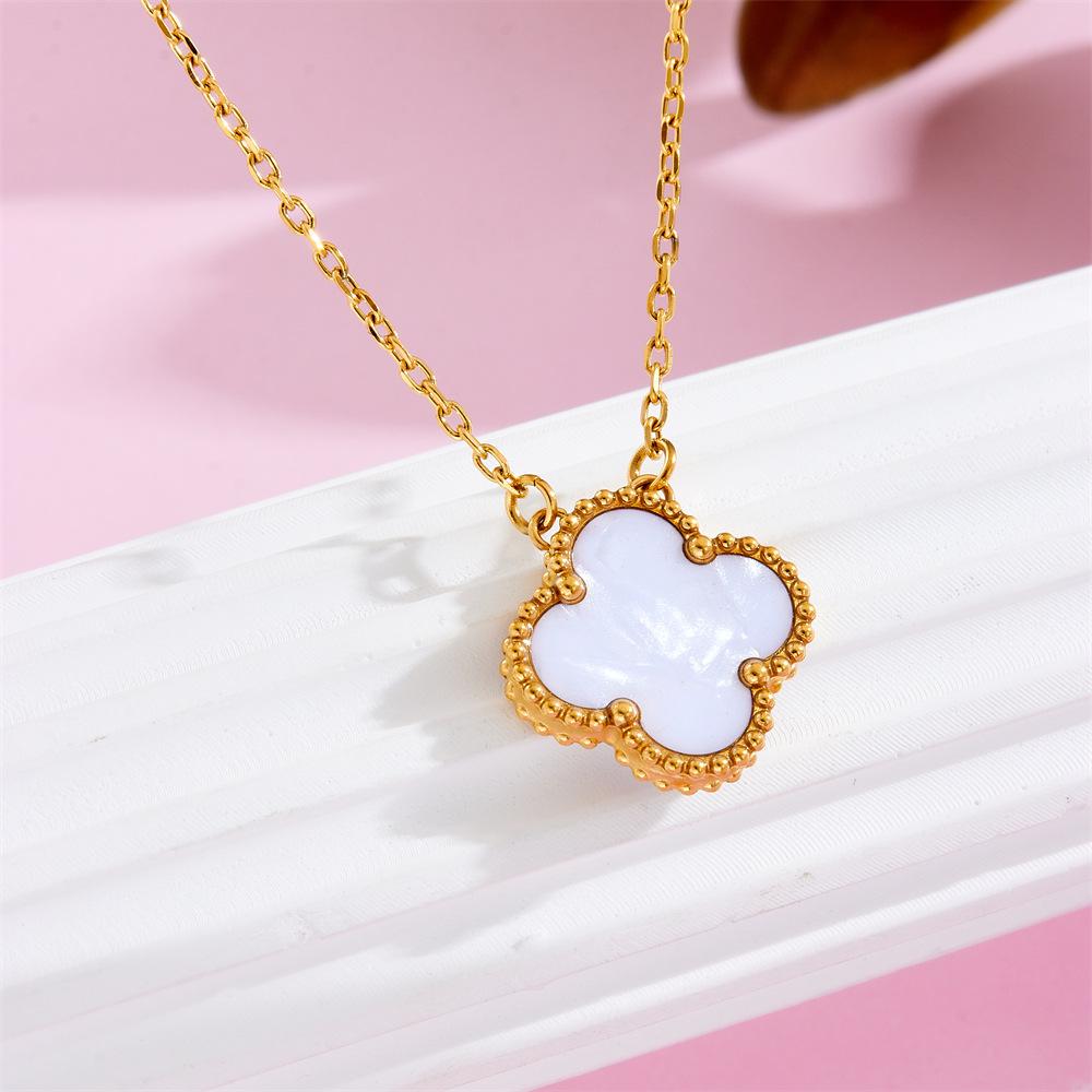 

Белое перламутровое ожерелье с четырьмя листочками клевера на удачу, двустороннее, женское, из титановой стали, легкая роскошная цепочка на ключицу 18K