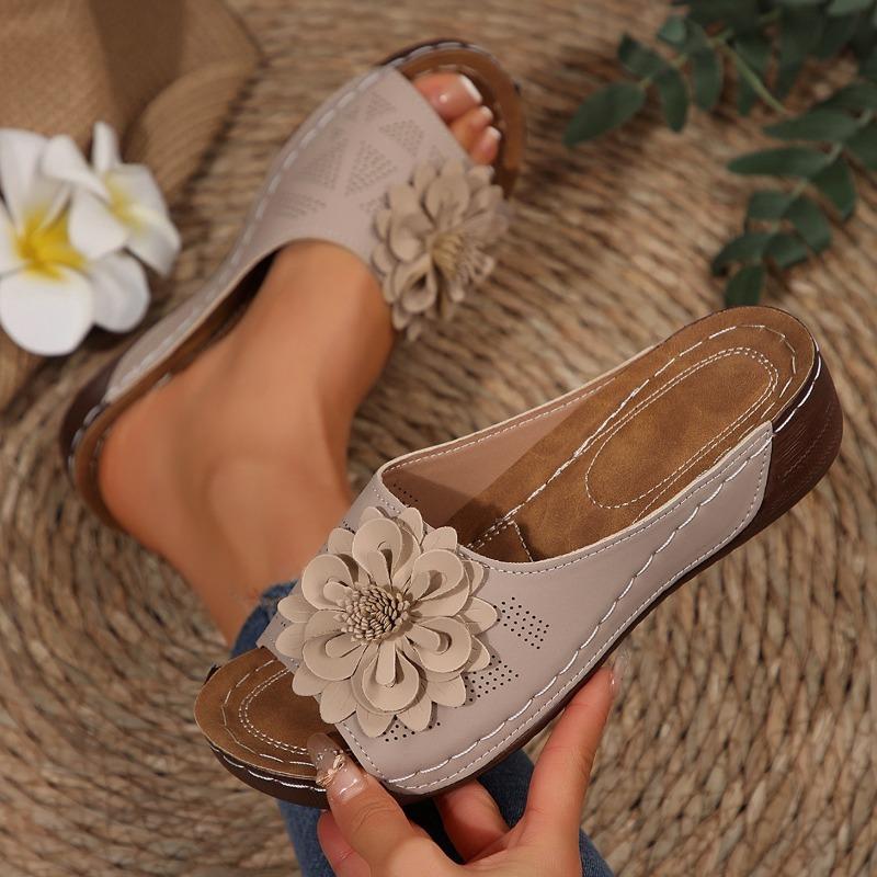 

Women s Plus Size Spring Summer New Wedge Heel Thick Soled Fish Mouth Slippers Outer Wear with Flower Decoration 43