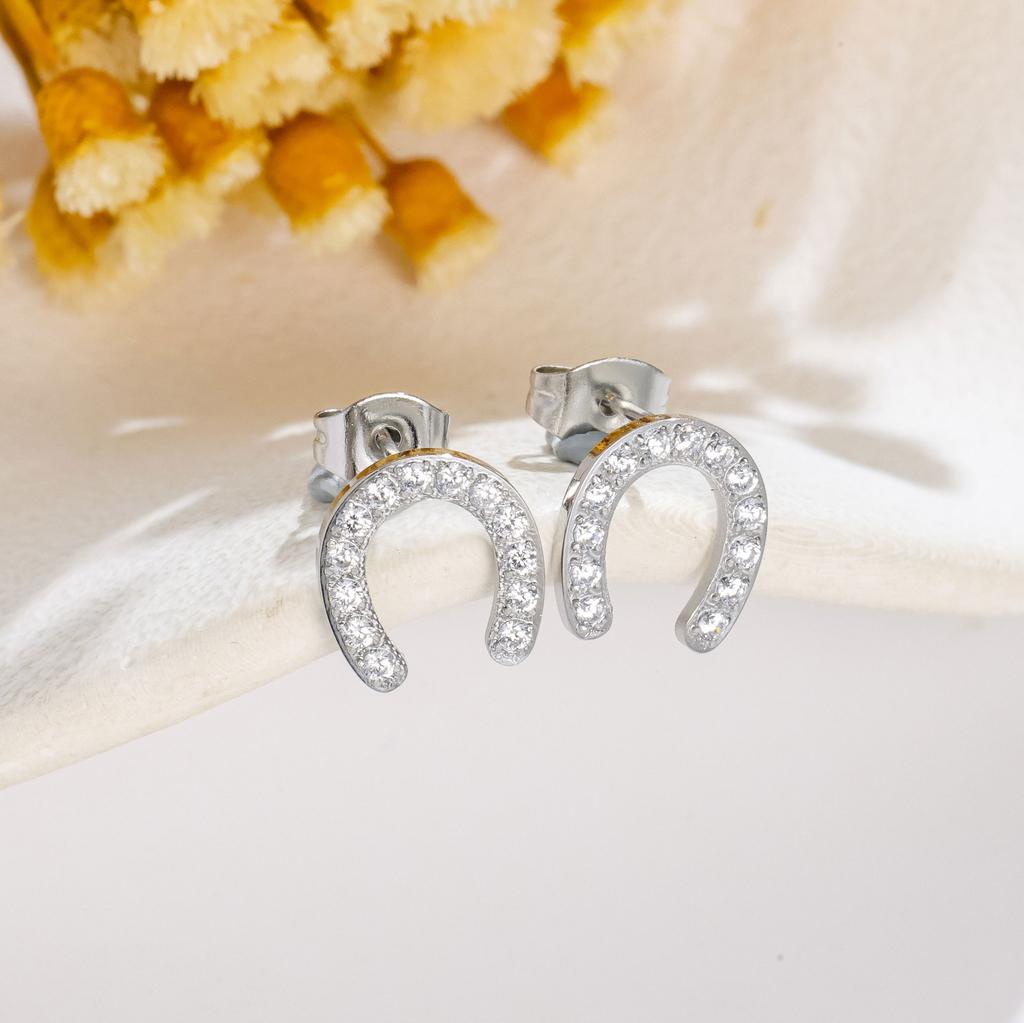 Simple niche design U-shaped full diamond titanium steel earrings, simple personality, trendy titanium steel earrings are versatile and do not fade