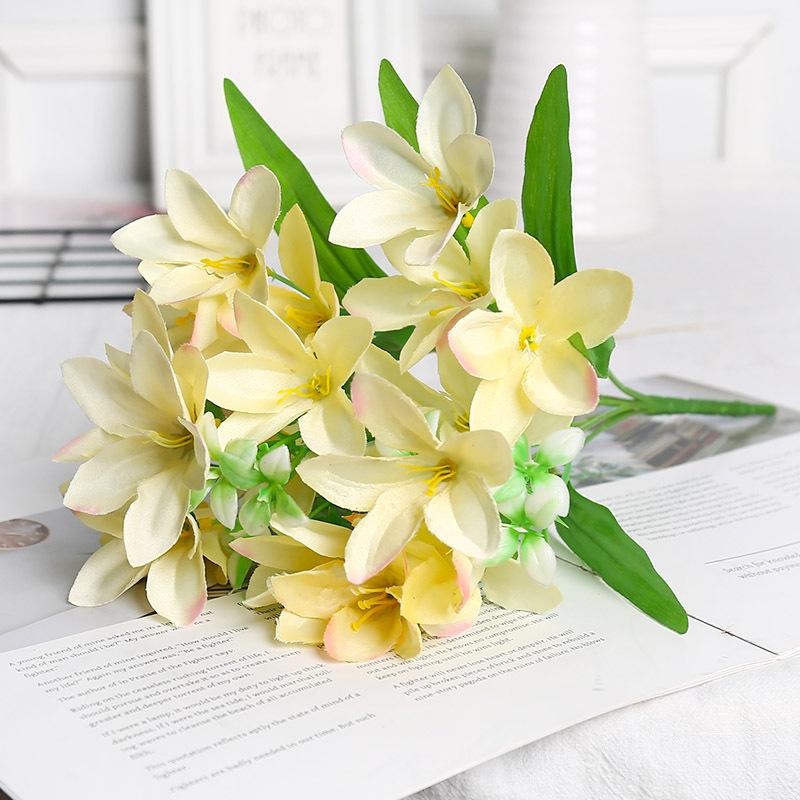 Lovely Artificial Mini Flower Bouquet Home Wedding Decor 18 Flowers On 1 Piece